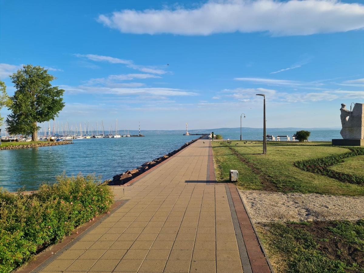 Eda Beach Apartman Шіофок Екстер'єр фото