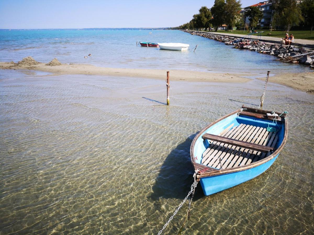 Eda Beach Apartman Шіофок Екстер'єр фото