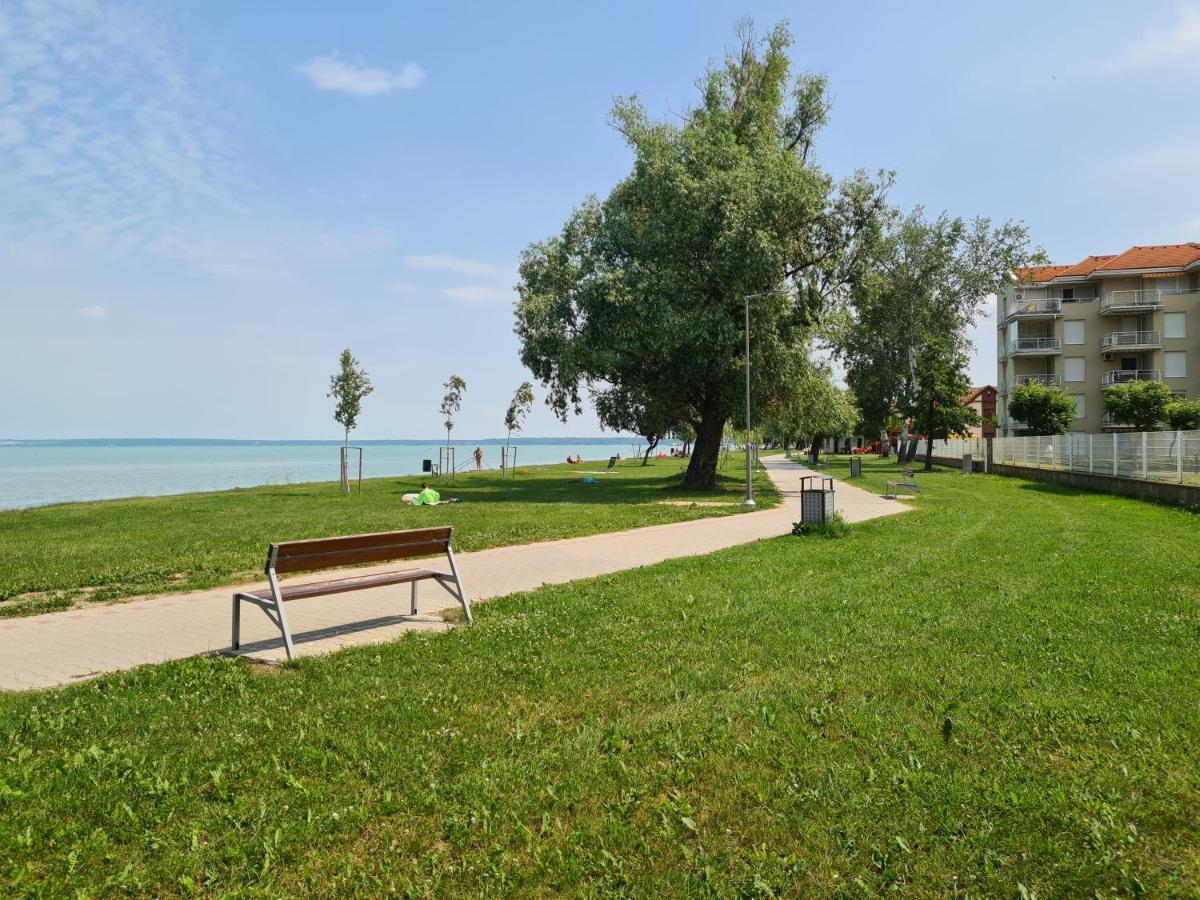 Eda Beach Apartman Шіофок Екстер'єр фото