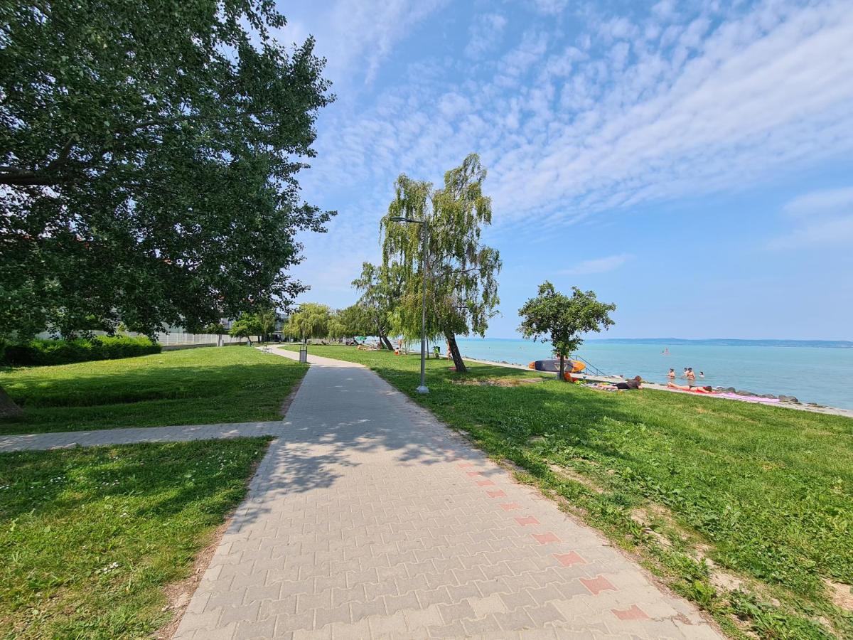 Eda Beach Apartman Шіофок Екстер'єр фото