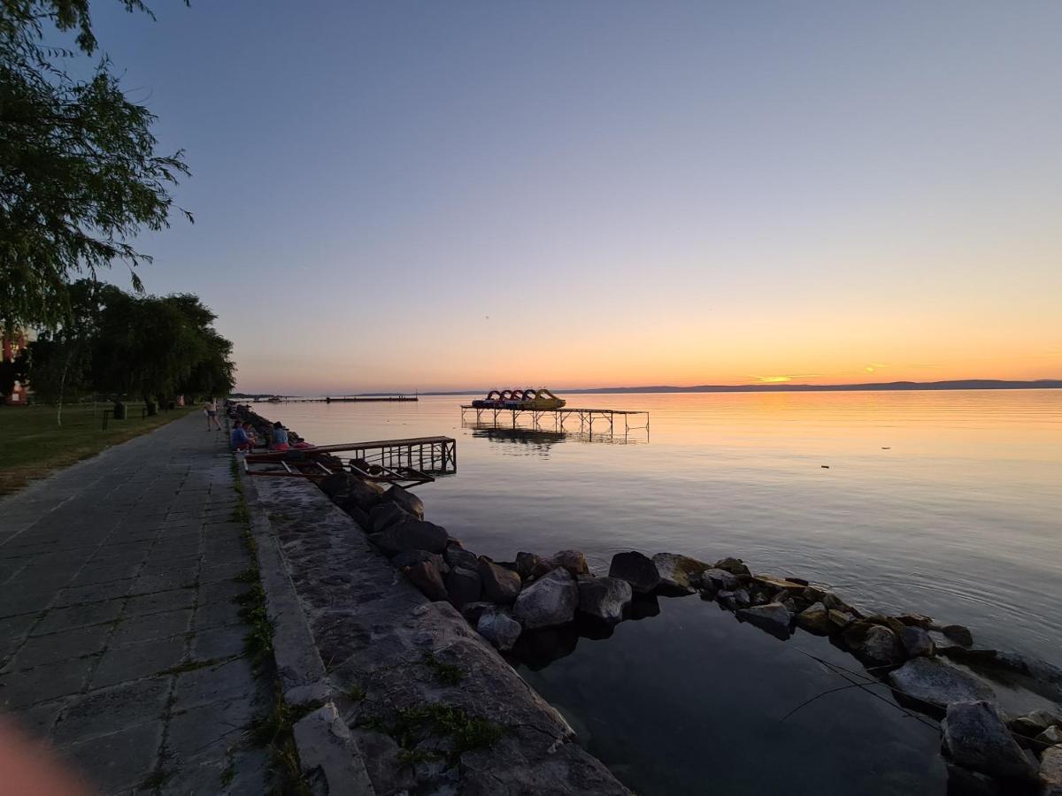 Eda Beach Apartman Шіофок Екстер'єр фото