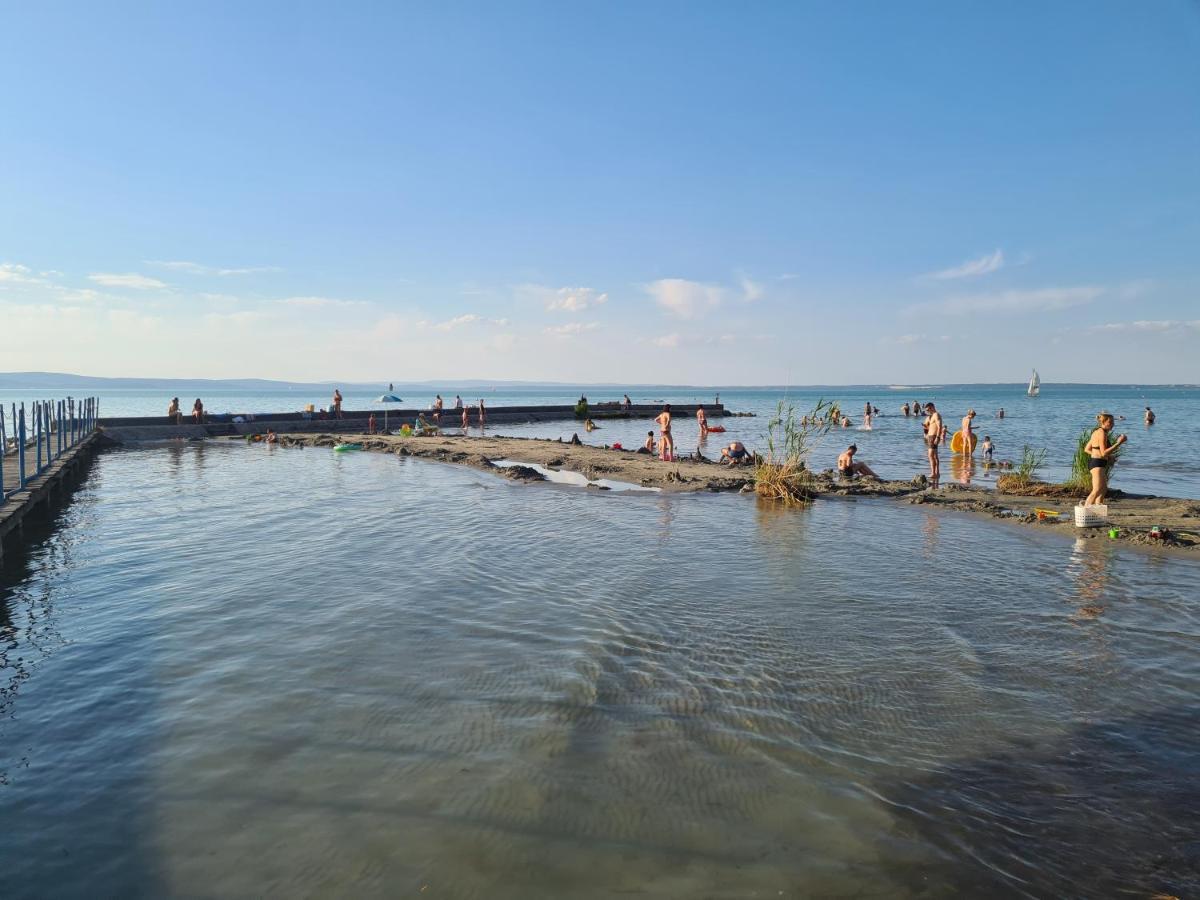Eda Beach Apartman Шіофок Екстер'єр фото