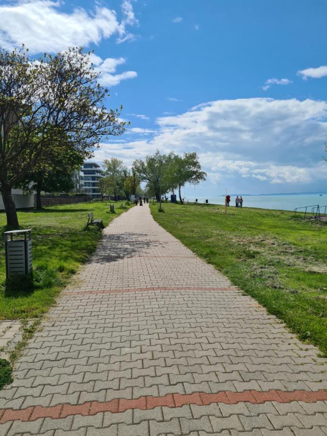 Eda Beach Apartman Шіофок Екстер'єр фото
